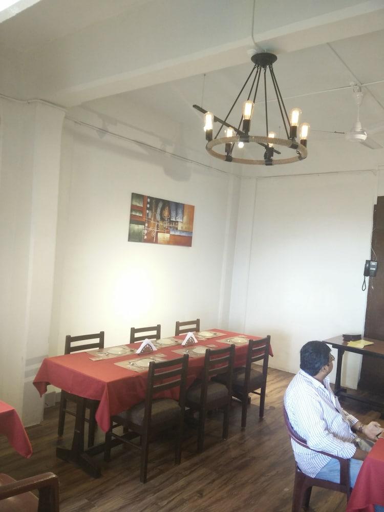 Strand Hotel, Colaba Bombay Extérieur photo