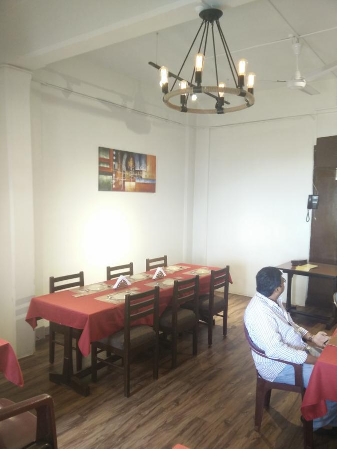 Strand Hotel, Colaba Bombay Extérieur photo