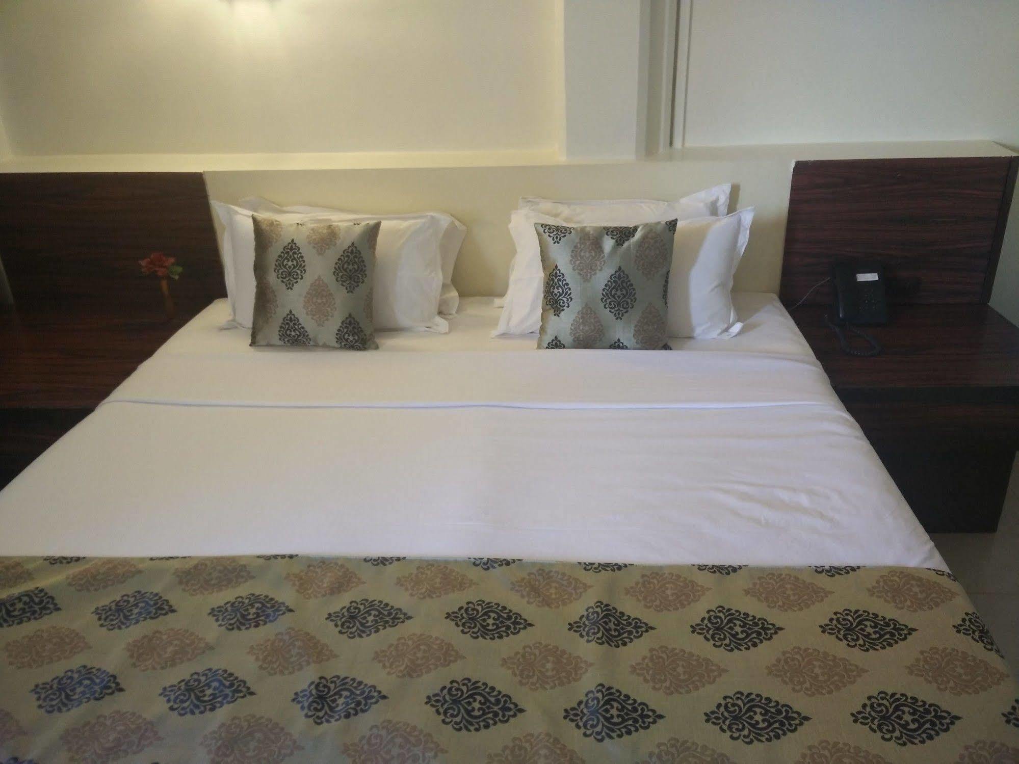 Strand Hotel, Colaba Bombay Extérieur photo